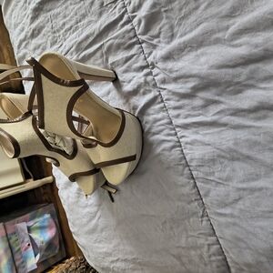 Shoe Dazzle Cream and Brown Heels with Two-Tone Design